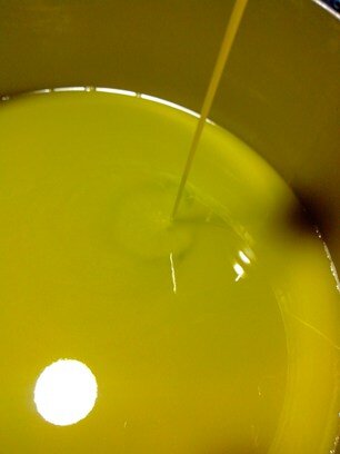 Frisches Olivenöl